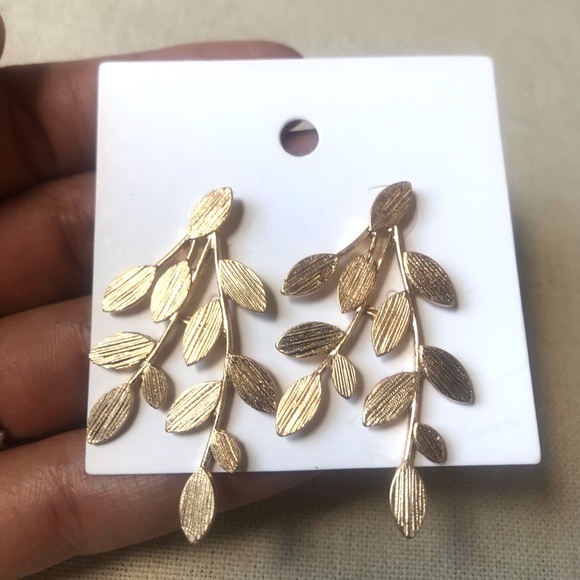 Gold Textured Leaf Drop Earrings NWOT Hypoallergenic Posts - Picture 4 of 4